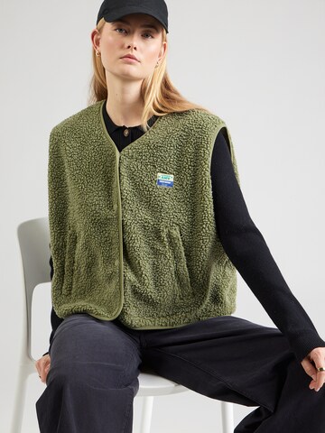 AMERICAN VINTAGE Γιλέκο 'HOKTOWN' σε πράσινο: μπροστά
