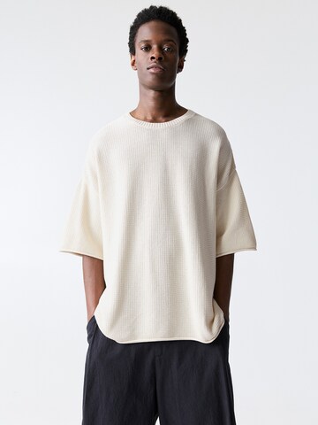 Pull&Bear Пуловер в бяло: отпред