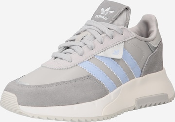 Baskets basses 'Retropy F2' ADIDAS ORIGINALS en gris : devant