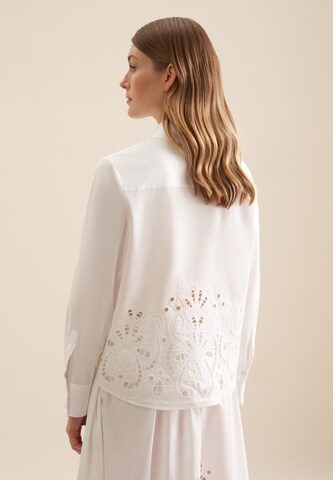 Chemisier 'Schwarze Rose' SEIDENSTICKER en blanc