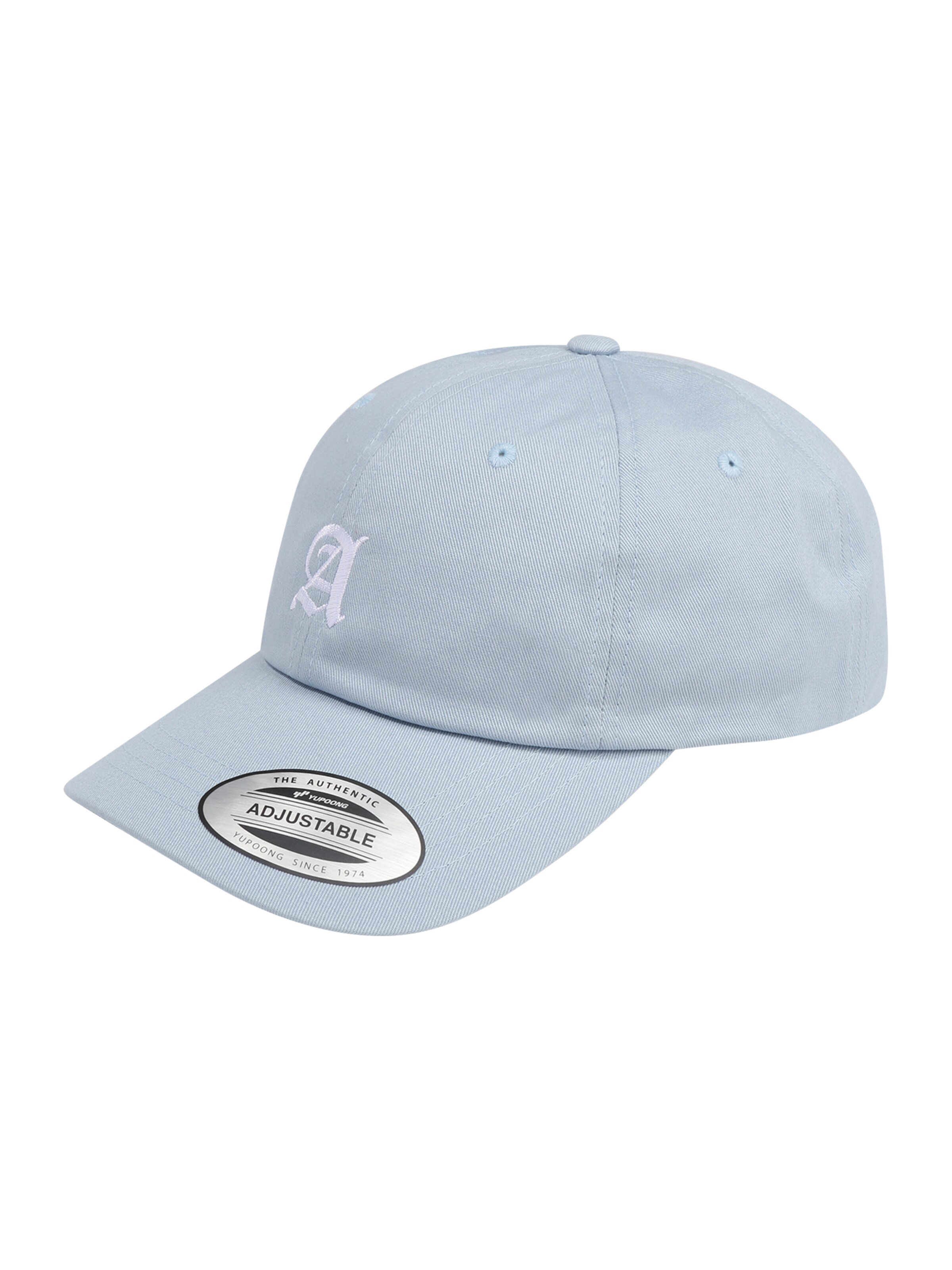 Urban Classics Cap in Blue: front