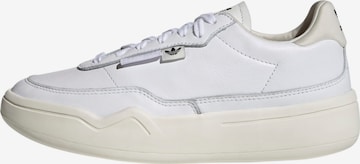 ADIDAS ORIGINALS - Sapatilhas baixas 'Her Court' em branco