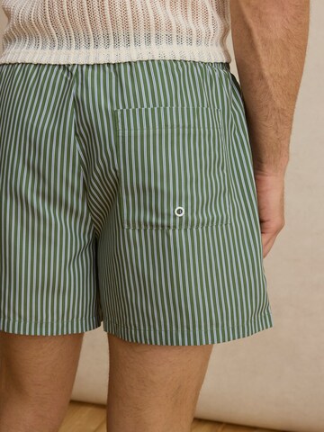 DAN FOX APPAREL Σορτσάκι-μαγιό 'Juri' σε πράσινο