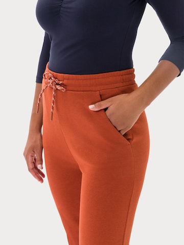 Les Lunes Tapered Hose 'Frayaa' in Braun