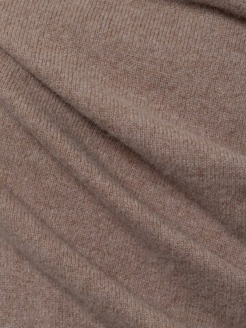 Andrew James Strickweste in Beige