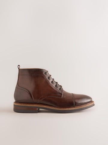 Next - Botas con cordones en marrón