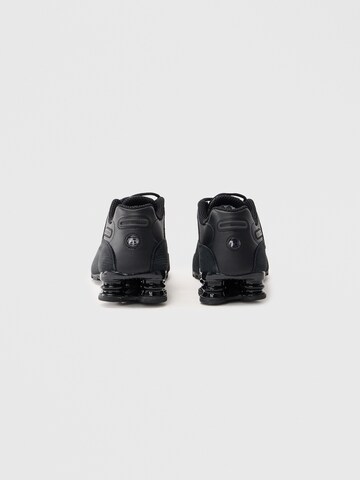 Sneaker bassa 'Shox NZ' di Nike Sportswear in nero