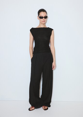 Top in maglia 'HIBISCUS' di MANGO in nero