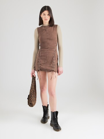 Monki - Vestido en marrón