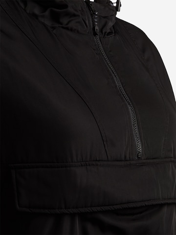 Urban Classics Jacke in Schwarz