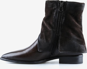 MJUS - Botas pelo tornozelo 'CALISTA' em castanho: frente