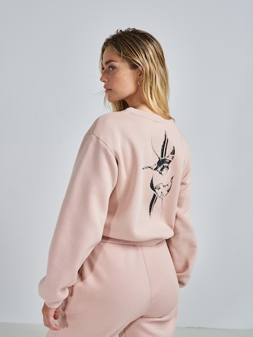 ABOUT YOU x Swalina&Linus Sweatshirt 'Emma' in Roze