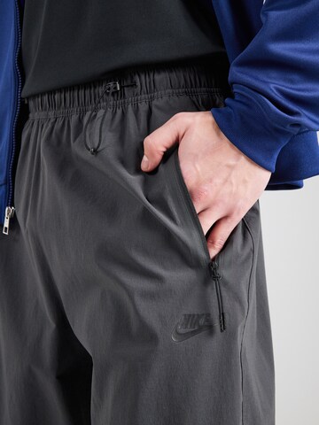 Loosefit Pantalon Nike Sportswear en gris