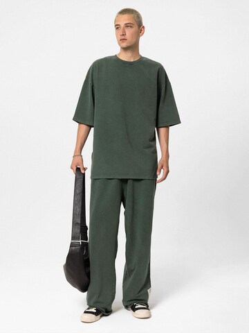 VAMOS CLO Loose fit Trousers in Green: front