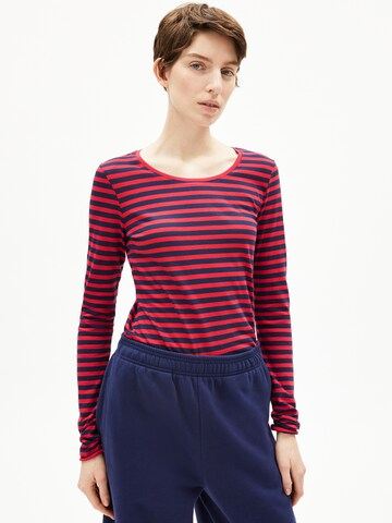 T-shirt ARMEDANGELS en rouge : devant