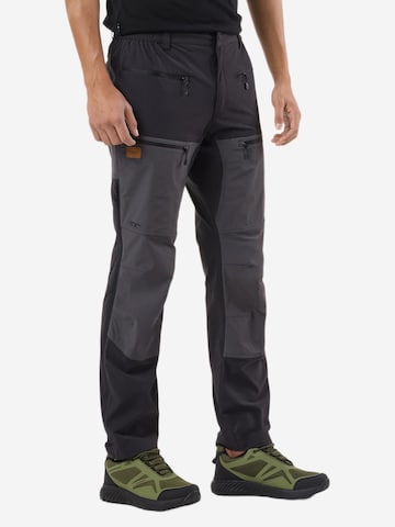 Regular Pantalon outdoor 'Lofoten' SWEDEMOUNT en gris