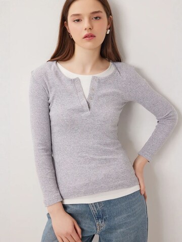 Happiness İstanbul Blouse in Grijs
