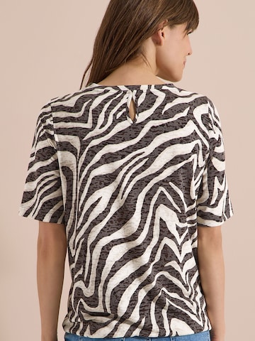 Tricou de la CECIL pe maro