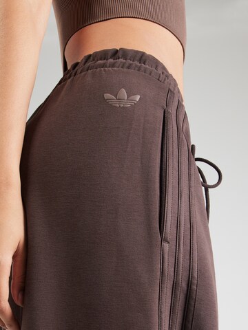 ADIDAS ORIGINALS Wide leg Παντελόνι πλισέ σε καφέ