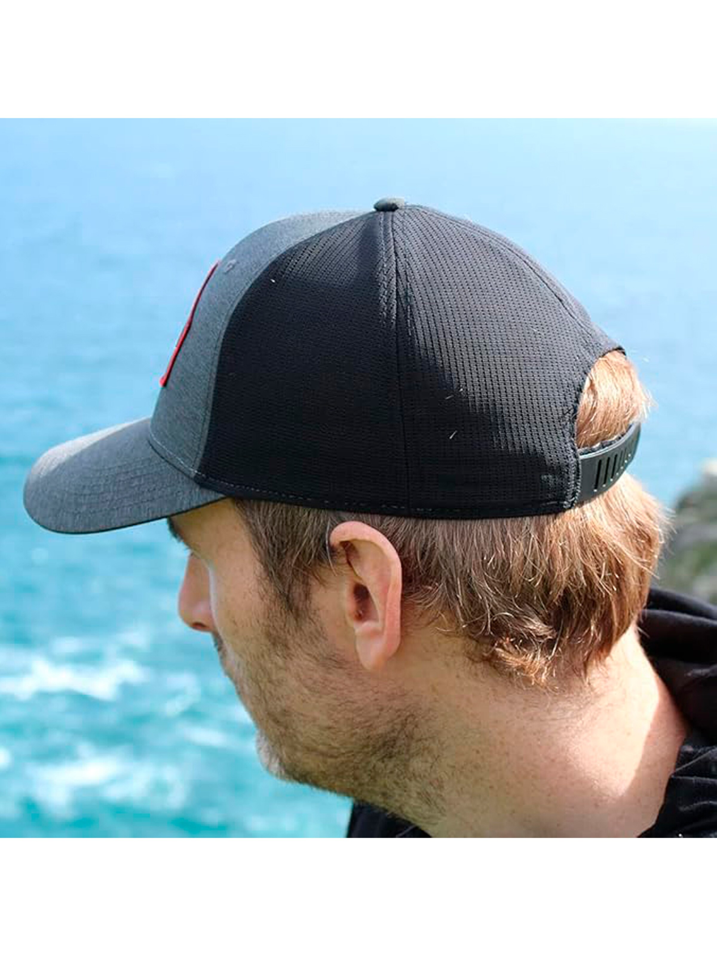 Cappello da baseball sportivo di Surf Monkey in nero