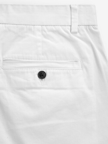 Next - regular Pantalón chino en blanco