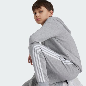 ADIDAS ORIGINALS Tapered Byxa 'Trefoil' i grå
