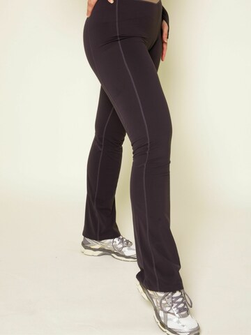 Copenhagen Cartel Regular Trouser ' Rise ' in Schwarz: Vorderseite