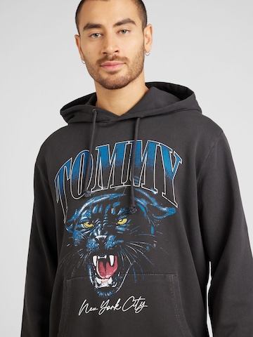 Tommy Jeans Sweatshirt 'PANTHER' i grå