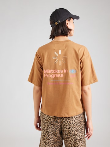 T-shirt Champion Authentic Athletic Apparel en marron : devant