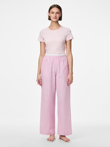Regular Pantalon 'PCFAMMA' PIECES en rose