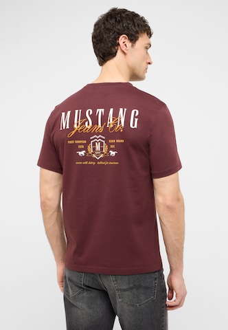 MUSTANG Μπλουζάκι 'Austin' σε καφέ: μπροστά