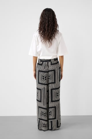 SOAKED IN LUXURY - regular Pantalón 'SLZaya' en negro