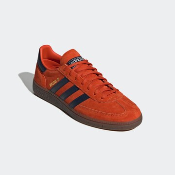 ADIDAS ORIGINALS Madalad ketsid 'Handball Spezial', värv punane