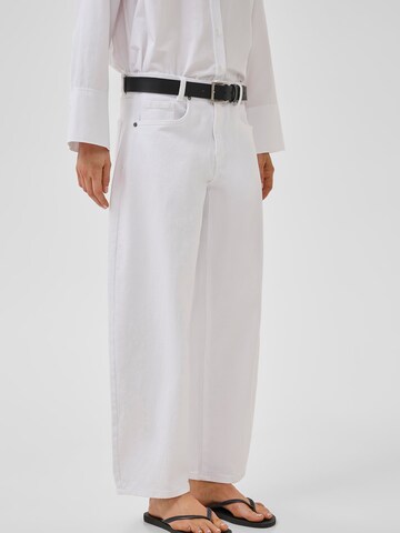 My Essential Wardrobe Barrel Τζιν 'MWHottie' σε λευκό: μπροστά