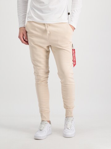 ALPHA INDUSTRIES Tapered Byxa 'X-Fit' i beige: framsida