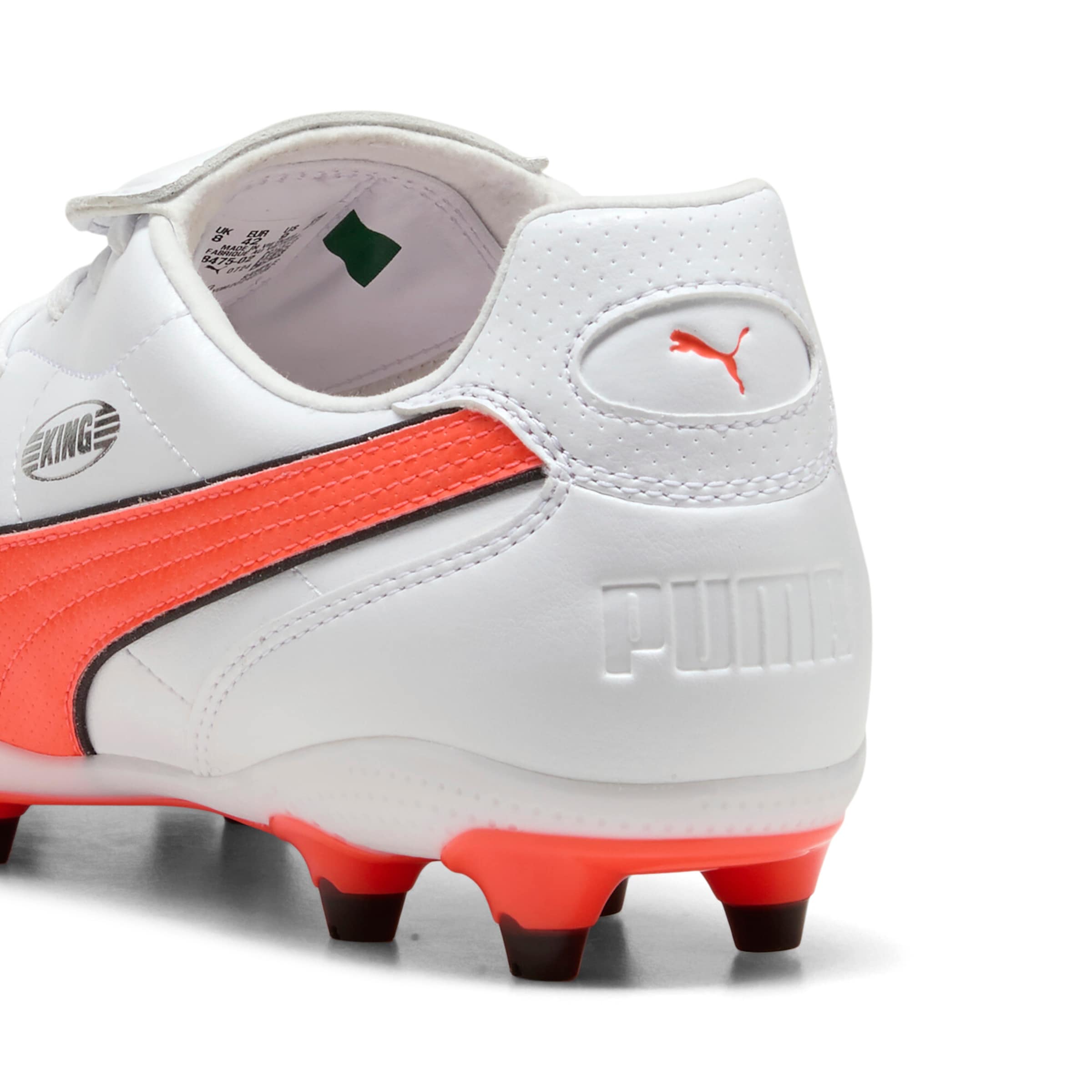 PUMA Fußballschuh in Weiß