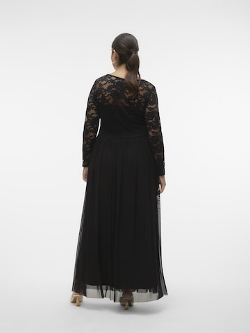 Robe de soirée 'ABIGAIL' Vero Moda Curve en noir