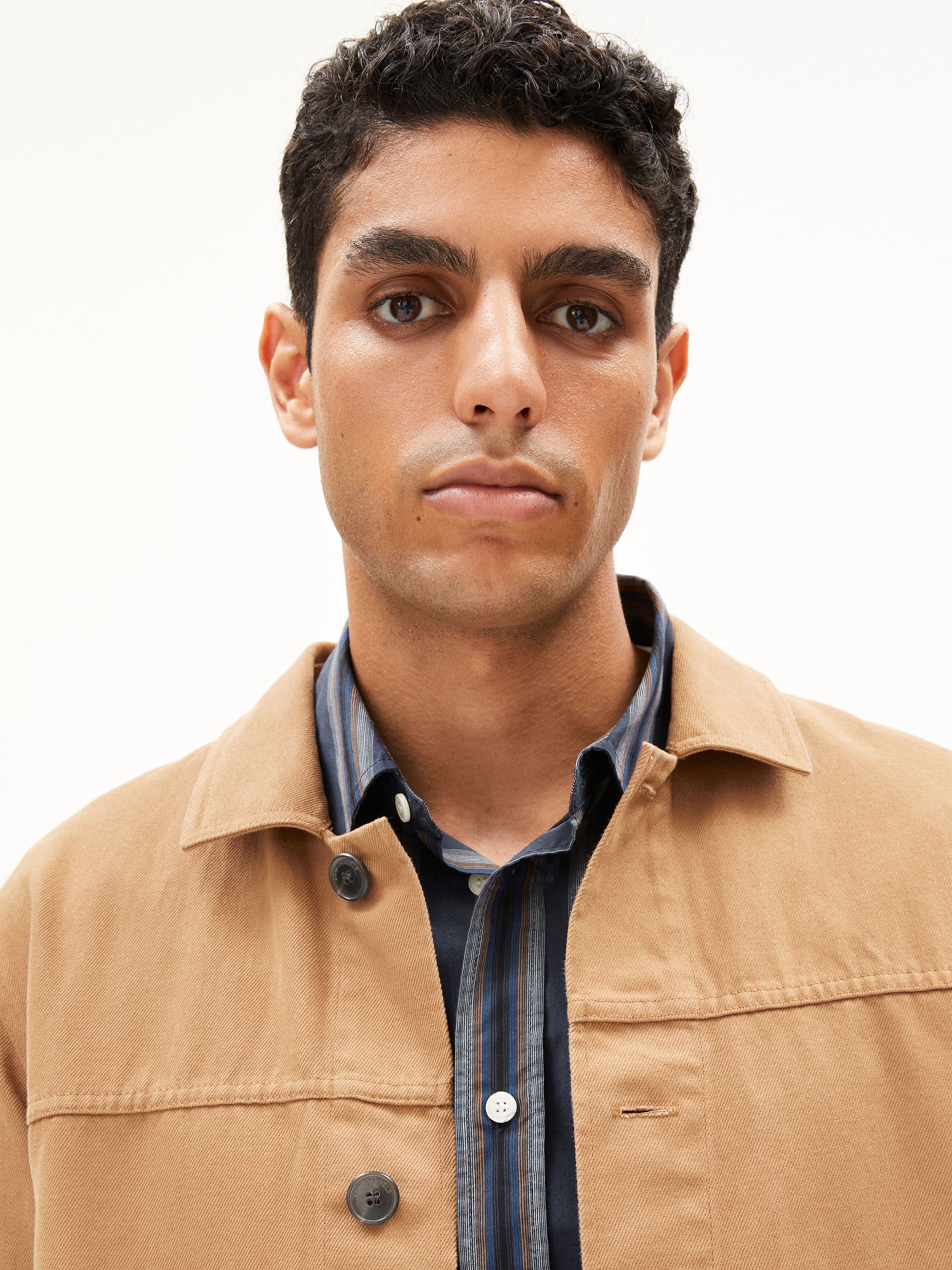 ARMEDANGELS Trenchcoat in Grün: Vorderseite