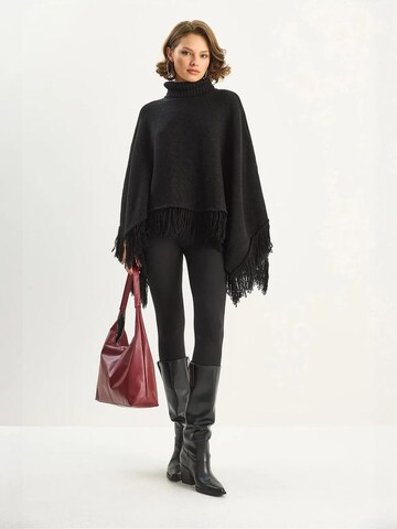 Bianco Lucci Poncho in Schwarz