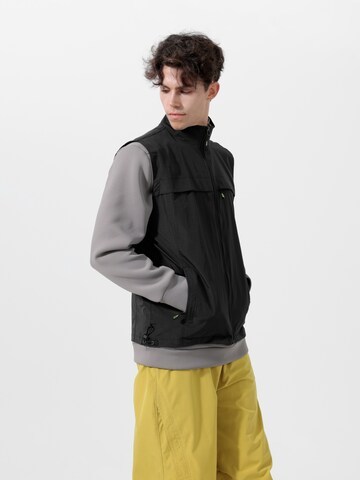YOUTHUP Vest in Black