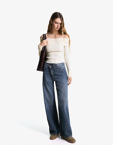 Bershka Neulepaita värissä beige: etupuoli
