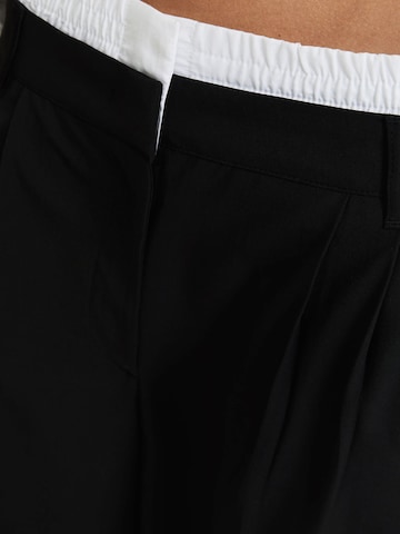 Bershka Wide leg Pleat-Front Pants in Black