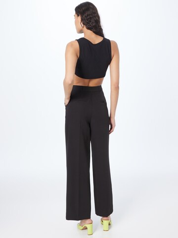 Wide leg Pantaloni cu dungă de la NEW LOOK pe negru