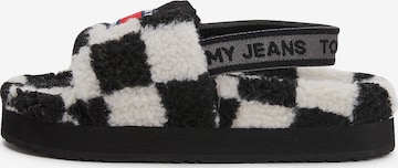 Tommy Jeans Slippers 'Sherpa' in Black: front