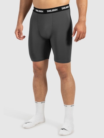Smilodox Skinny Shorts ' Zeyn ' in Grau: Vorderseite