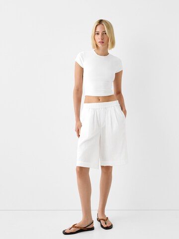Bershka Ohlapna forma Hlače | bela barva