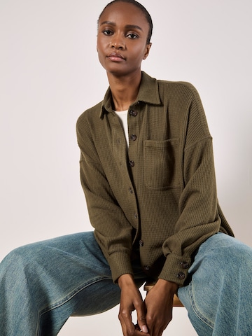 Cardigan Apricot en vert