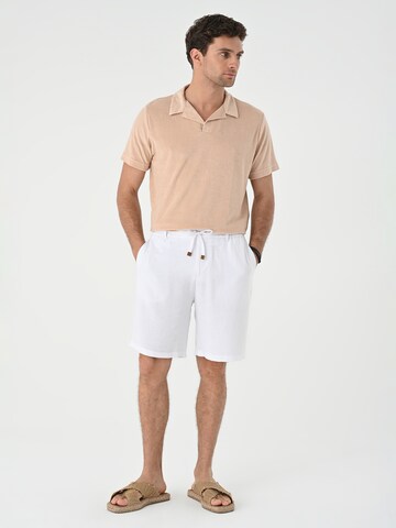 Tricou de la Antioch pe bej