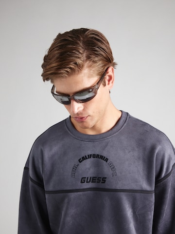 GUESS Sweatshirt 'SHIRO' i grå
