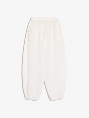 Bershka Zúžený strih Nohavice - Biela